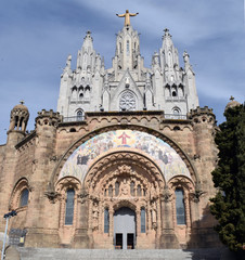 Fototapeta na wymiar Basílica del Tibidabo montaña Tibidabo 