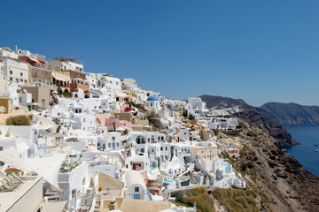 Fototapeta na wymiar view with traditional white buildings over the village of Oia