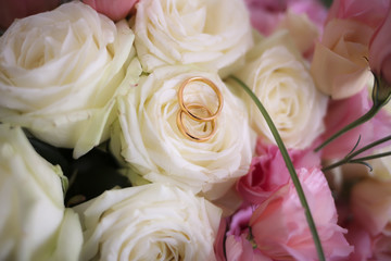 wedding golden rings