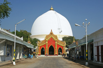Naklejka premium Kaunghmudaw Pagode, Sagain, Myanmar, Asien