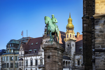 Fototapeta premium Otto von Bismarck-Reiterstaue Nähe Marktplatz, Bremen, Deutschland