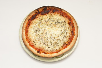 Pizza pieczona w piecu kamiennym