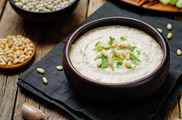 White bean hummus