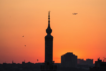 Fototapeta premium silhouette of Istanbul at sunset