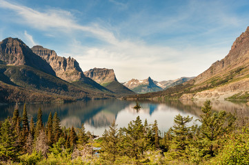 Obraz premium St Mary Lake with Wild Goose Island in Glacier National park, Montana, USA
