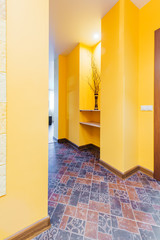 The corridor to the kitchen and dining room