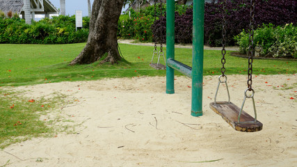 公園とブランコ