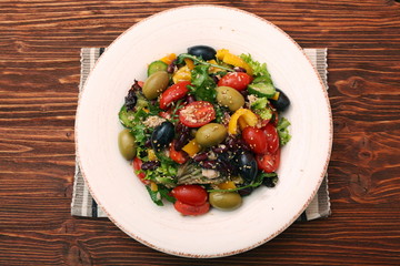 Tuna salad with cherry tomatoes, beans and olives