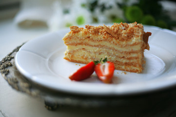 honey cake with strawberries