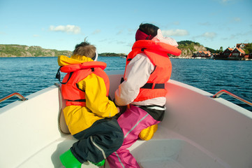 Fototapeta na wymiar Back of a kids sitting in a boat