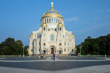 Fototapeta na wymiar Naval St. Nicholas Cathedral in Kronstadt.