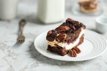 Dessert brownie-cheesecake with nuts