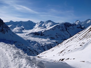 Fototapeta na wymiar rando hivernale au col des Rochilles, Savoie