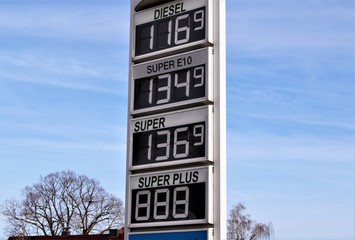 An image of an gas price tower