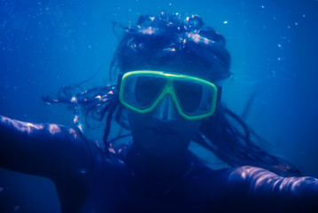 Naklejka na ściany i meble girl in snorkel mask, underwater portrait