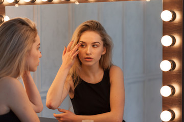 Beauty woman applying makeup