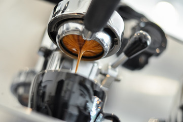Coffee extraction process from professional espresso machine