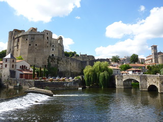 Obraz premium フランス 城 城壁 建築 空 川