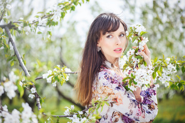 Naklejka premium woman in a cherry garden