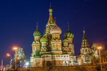 Fototapeta na wymiar The Cathedral of the Intercession of the blessed virgin on the Moat (Pokrovsky Cathedral, colloquially St. Basil's Cathedral) — the Orthodox Church in the Red square in Moscow/