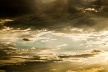 Obraz premium colorful dramatic sky with cloud at sunset