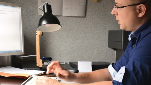 Gereizte Augen durch Computerarbeit