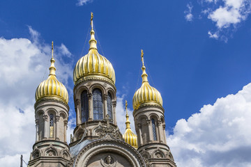 Fototapeta premium famous russian orthodox church with golden copula