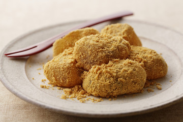 わらび餅　Bracken-starch Dumplings