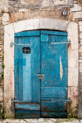 Fototapeta na wymiar old wooden doorway and stone facade