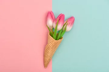 Foto auf Acrylglas Blumen Tulip flowers ice cream waffle cone flat lay Minimal concept