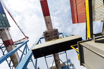 Port Crane Transferring Container