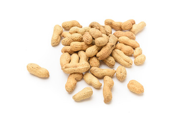 Cacahuetes en fondo blanco