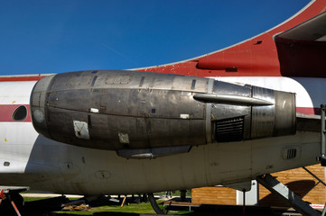 Fototapeta na wymiar Reactor de avión comercial