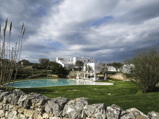 villa in puglia con piscina e giardino