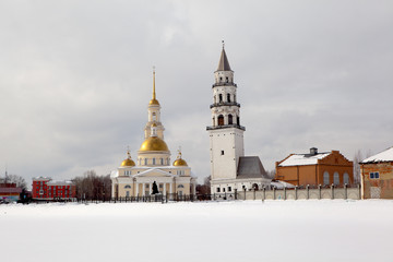 Наклонная башня Демидовых и Спасо-Преображенский собор. Невьянск. Свердловская область.