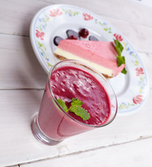 tasty cheesecake with smoothie