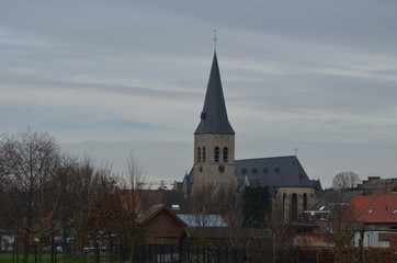 Fototapeta na wymiar Church and skyline of small Flemish village