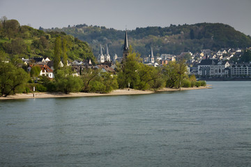 Fototapeta na wymiar Ausblick auf Filsen und Boppard am Rhein