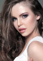 Naklejka premium portret glamour dziewczyna piękna dziewczyna
