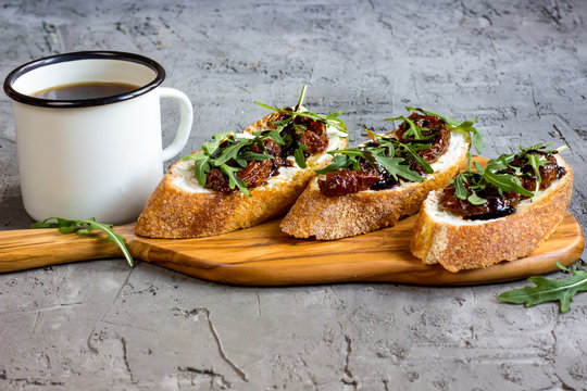 Brushetta with Sun-dried tomatoes