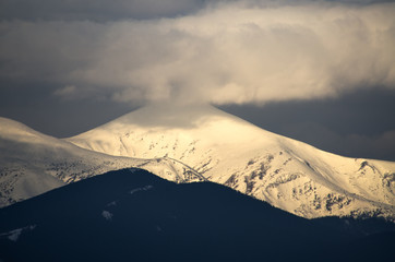 Fototapeta na wymiar Hoverla mountain in spring. Highest peak of Chornohora ridge. March in Carpathians.