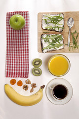 The ideal breakfast for the proper energy for the full day. Coffee with milk, orange juice, fruit .