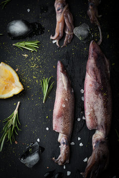 Raw squid with lemon, salt and spices