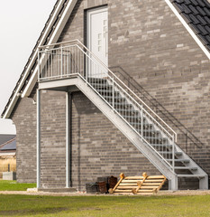Metalltreppe an einer Außenfassade