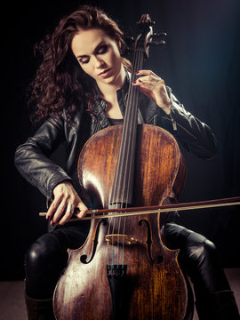 Gorgeous cellist