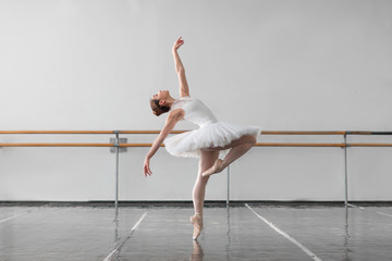 Female ballet dancer keep the rack in class - obrazy, fototapety, plakaty