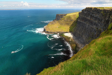 Near the ocean - Cliffs & nature at the coast of Ireland
