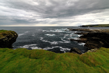Near the ocean - Cliffs & nature at the coast of Ireland