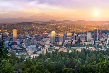 Naklejka premium Downtown Portland, Oregon at sunset