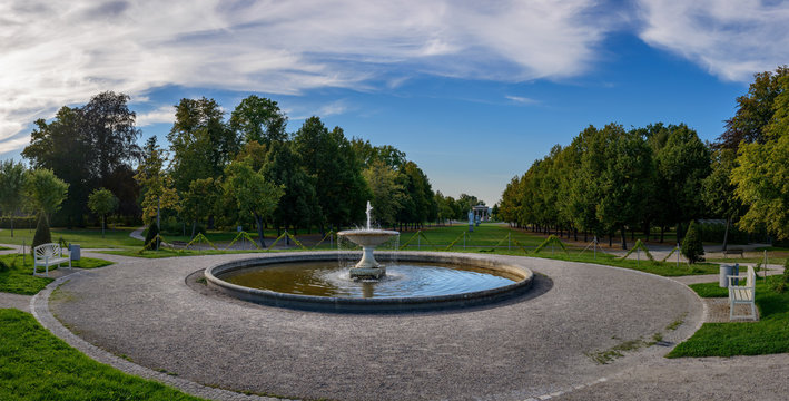 Schlosspark Neustrelitz: Springbrunnen mit zentraler Sichtachse